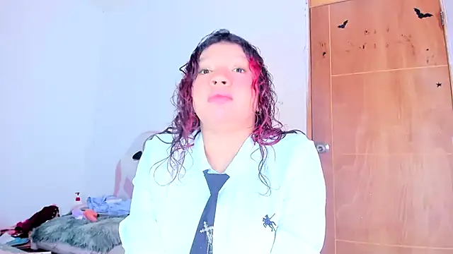 Snapshot of Emily_Coper18 chatting on May 2, 2:11 pm Emily Coper18 online show from May 2, 2:11 pm