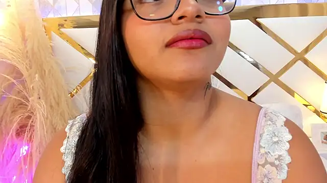 Snapshot of EmmaWeest chatting on September 17, 10:44 pm EmmaWeest online show from September 17, 10:44 pm