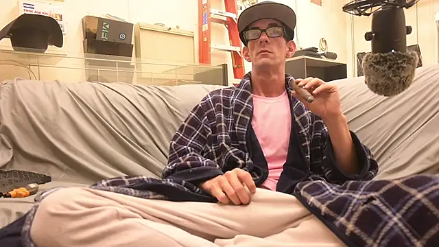 joeiandola online show from April 11, 6:45 pm