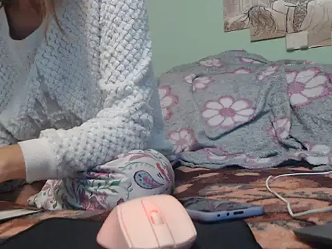 Snapshot of SexyGioconda chatting on February 18, 10:27 am SexyGioconda online show from February 18, 10:27 am