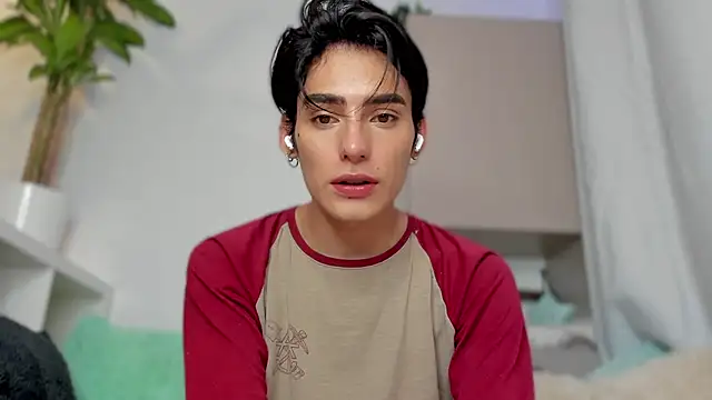 Snapshot of sebas_rose chatting on January 10, 2:25 am sebas rose online show from January 10, 2:25 am