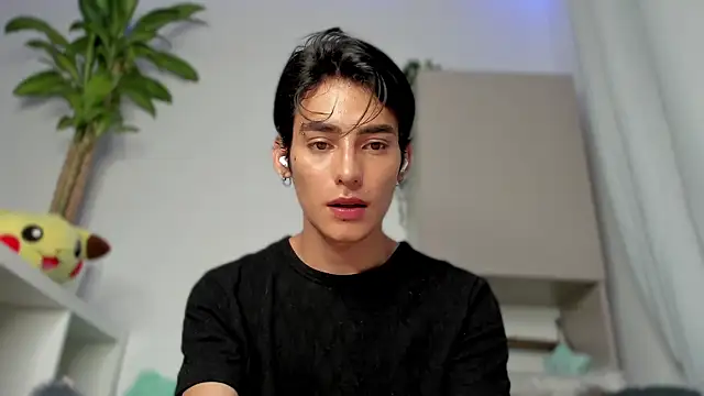 Snapshot of sebas_rose chatting on January 10, 10:04 pm sebas rose online show from January 10, 10:04 pm