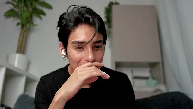 Snapshot of sebas_rose chatting on January 11, 1:06 am sebas rose online show from January 11, 1:06 am