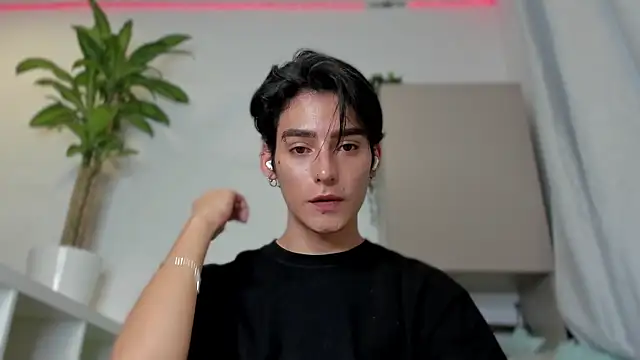 Snapshot of sebas_rose chatting on January 12, 1:11 am sebas rose online show from January 12, 1:11 am