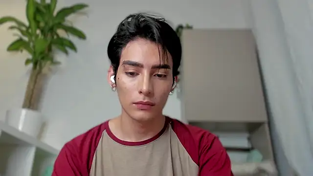 Snapshot of sebas_rose chatting on January 15, 10:46 pm sebas rose online show from January 15, 10:46 pm