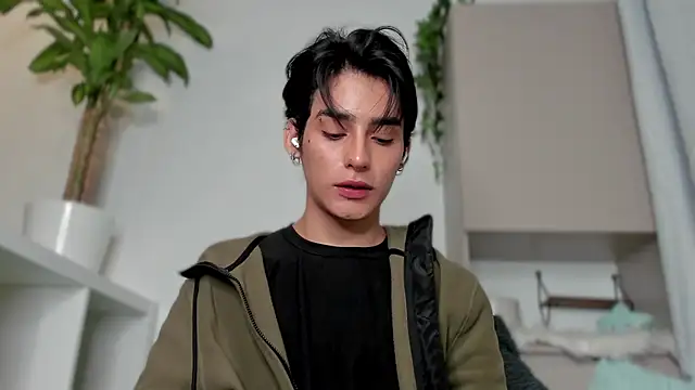 Snapshot of sebas_rose chatting on January 26, 2:45 am sebas rose online show from January 26, 2:45 am