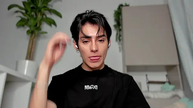 Snapshot of sebas_rose chatting on January 30, 7:39 am sebas rose online show from January 30, 7:39 am