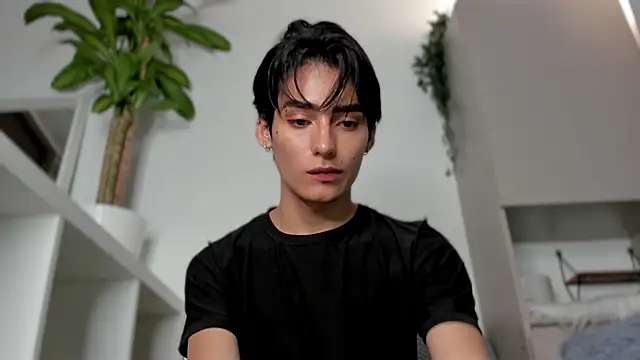 Snapshot of sebas_rose chatting on February 4, 3:54 am sebas rose online show from February 4, 3:54 am