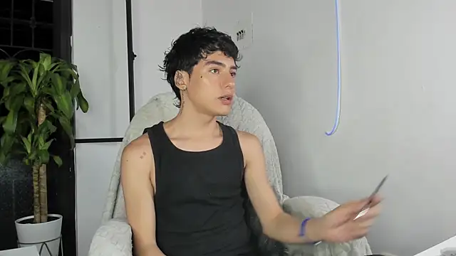 Snapshot of sebas_rose chatting on September 27, 11:21 pm sebas rose online show from September 27, 11:21 pm