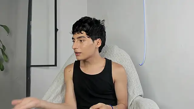 Snapshot of sebas_rose chatting on September 30, 12:15 am sebas rose online show from September 30, 12:15 am