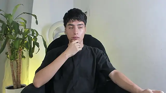 Snapshot of sebas_rose chatting on December 17, 1:39 pm sebas rose online show from December 17, 1:39 pm