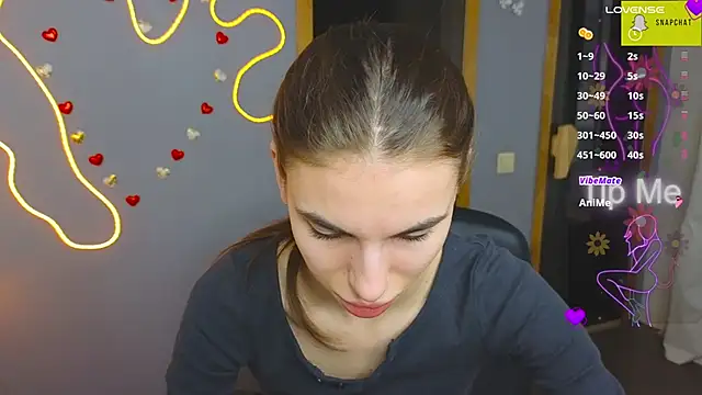 EmmyGreans online show from March 17, 6:29 am