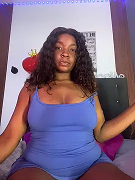 Snapshot of Reina_Love2 chatting on May 22, 7:19 pm Reina Love2 online show from May 22, 7:19 pm