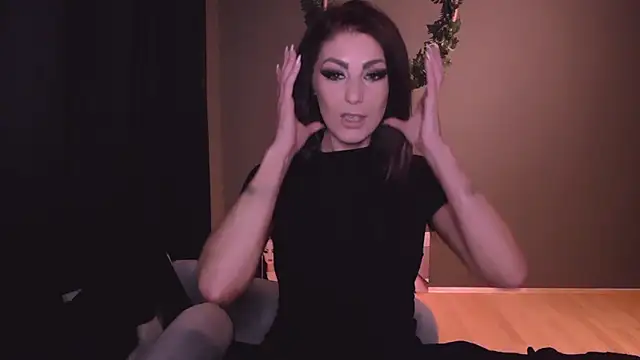 Snapshot of Saintrebella chatting on December 10, 1:22 am Saintrebella online show from December 10, 1:22 am