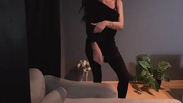 Snapshot of Saintrebella chatting on October 30, 11:33 am Saintrebella online show from October 30, 11:33 am