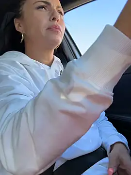 KimKelly13 online show from April 4, 8:45 am