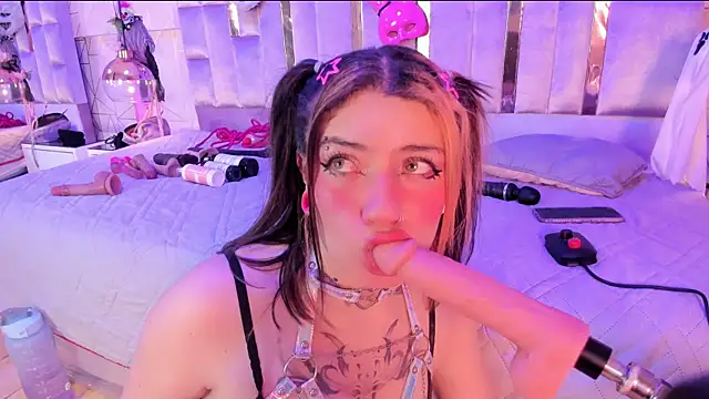 Broklinwhite  online show from January 28, 1:38 pm