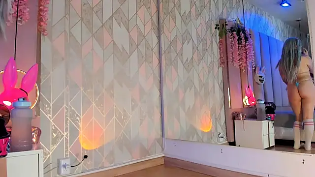 Broklinwhite  online show from November 27, 1:13 pm