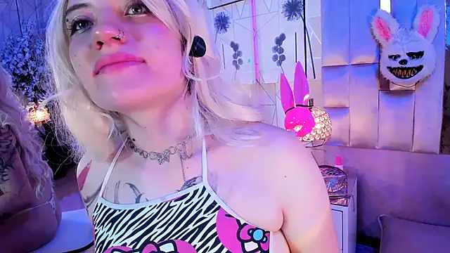 Broklinwhite  online show from April 18, 7:07 pm