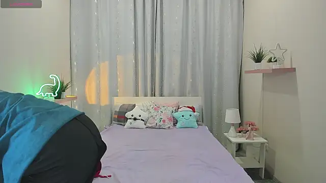 TiffanyBatson online show from December 5, 12:22 pm