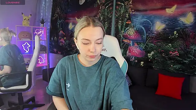 TiffanyBatson online show from December 20, 6:19 am