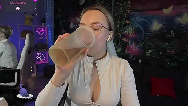 TiffanyBatson online show from January 5, 9:26 am