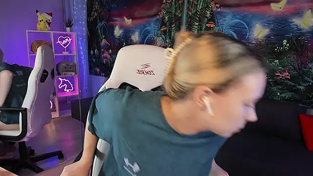 TiffanyBatson online show from January 15, 7:37 am