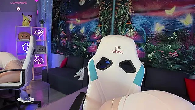 TiffanyBatson online show from January 21, 11:35 am