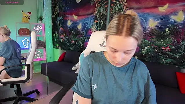 TiffanyBatson online show from January 28, 5:32 am