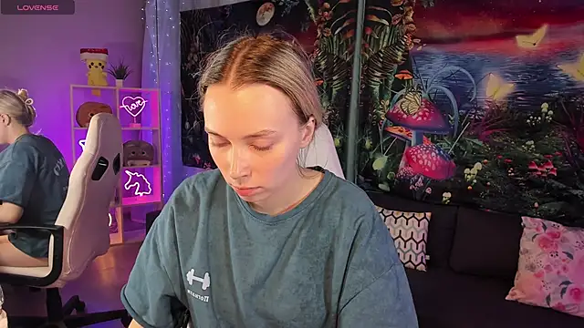 TiffanyBatson online show from February 11, 5:05 am