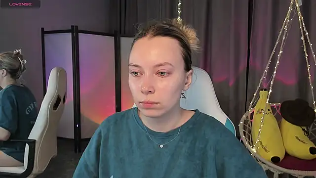 TiffanyBatson online show from February 13, 4:00 am