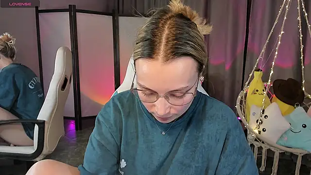 TiffanyBatson online show from February 13, 8:06 am