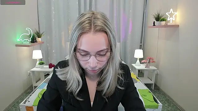 TiffanyBatson online show from March 6, 4:08 am