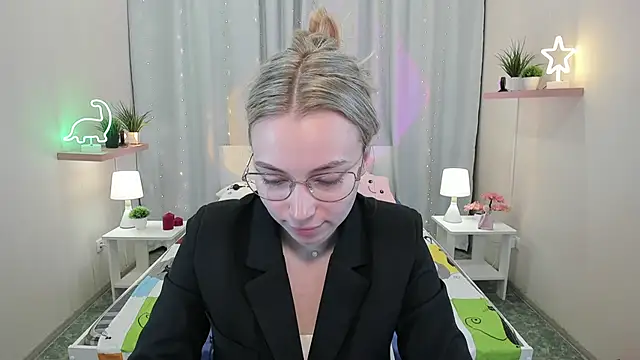 TiffanyBatson online show from March 6, 8:08 am