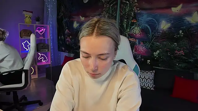 TiffanyBatson online show from March 18, 4:15 am