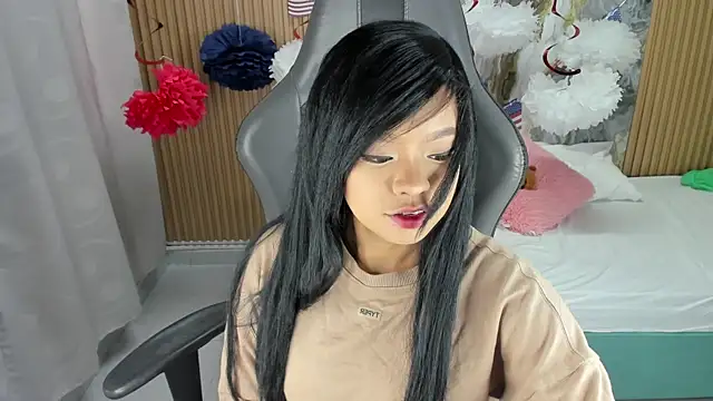 Lili 16 online show from September 15, 11:10 am