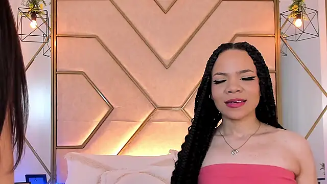 siara and zoe online show from March 6, 10:04 pm