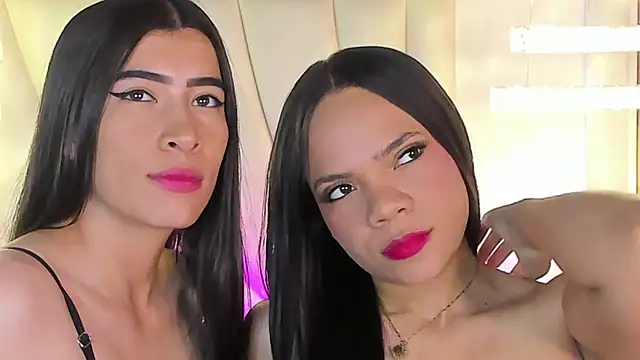 Snapshot of siara_and_zoe chatting on June 2, 10:34 pm siara and zoe online show from June 2, 10:34 pm