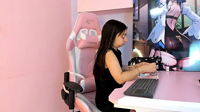 CharlotteMuller online show from April 22, 8:10 pm