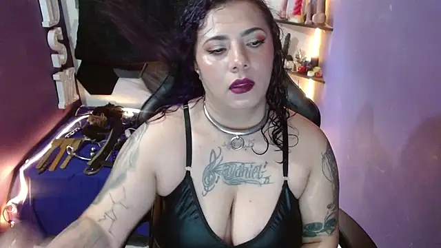 Snapshot of Alexa_Slavehot777 chatting on June 9, 8:09 pm Alexa Slavehot777 online show from June 9, 8:09 pm