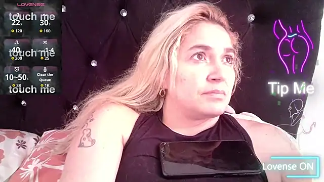 Izury Blondee online show from November 4, 6:07 pm