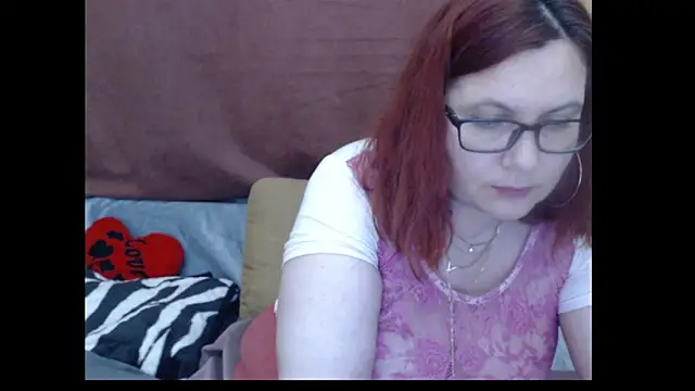 Snapshot of PlayfullMature chatting on April 24, 8:11 pm PlayfullMature online show from April 24, 8:11 pm