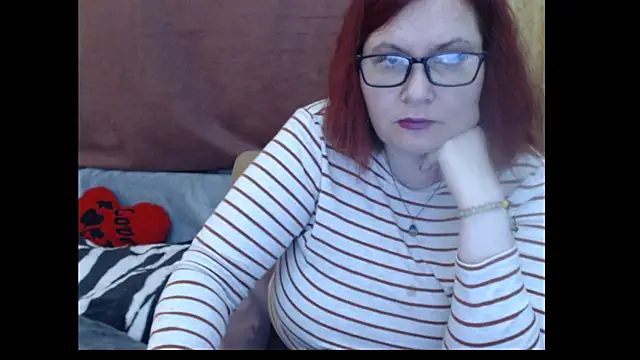 Snapshot of PlayfullMature chatting on April 27, 12:25 pm PlayfullMature online show from April 27, 12:25 pm