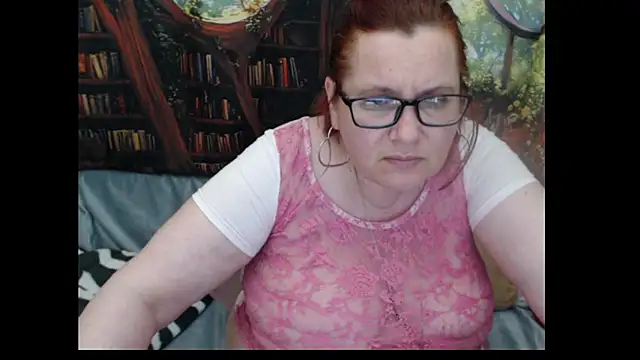 Snapshot of PlayfullMature chatting on May 29, 12:19 am PlayfullMature online show from May 29, 12:19 am