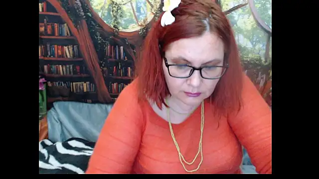 Snapshot of PlayfullMature chatting on June 3, 4:45 pm PlayfullMature online show from June 3, 4:45 pm