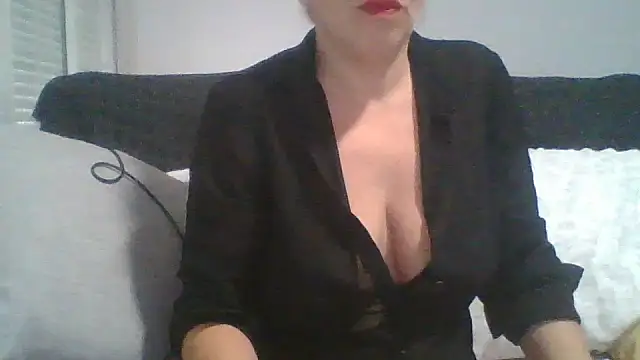 Snapshot of julietesexy80 chatting on November 14, 8:24 am julietesexy80 online show from November 14, 8:24 am