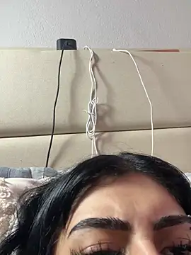 Snapshot of ThickerThanYoBitch chatting on September 20, 1:34 pm ThickerThanYoBitch online show from September 20, 1:34 pm