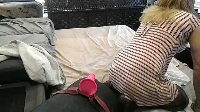 Snapshot of AssmannCD chatting on March 21, 7:57 pm AssmannCD online show from March 21, 7:57 pm