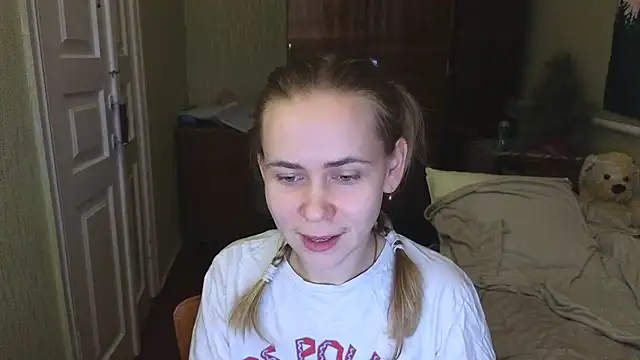 Snapshot of Riley_Roo chatting on January 9, 8:44 pm Riley Roo online show from January 9, 8:44 pm