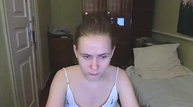Snapshot of Riley_Roo chatting on February 25, 5:15 pm Riley Roo online show from February 25, 5:15 pm